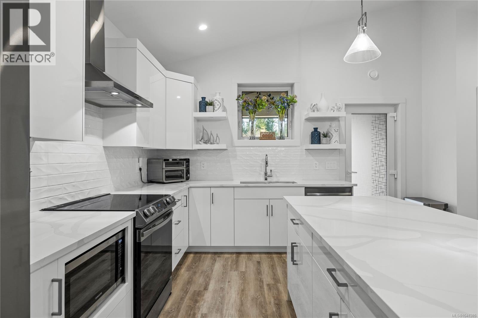 #9 3025 Royston Rd - 10