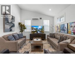 9 3025 Royston Rd — photo 4