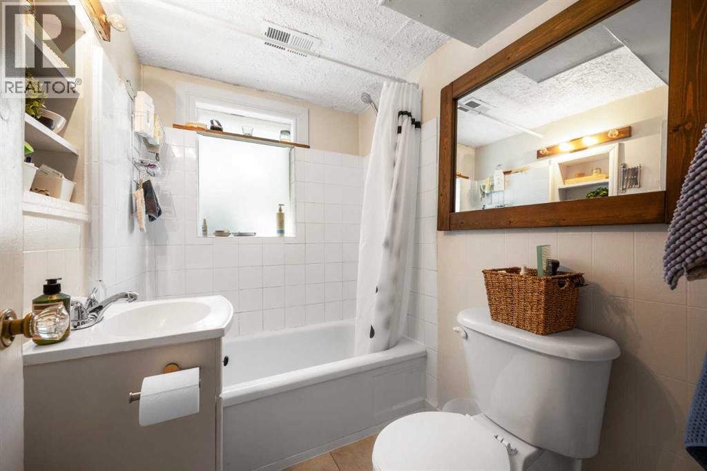 2507 15A Street SW - 25