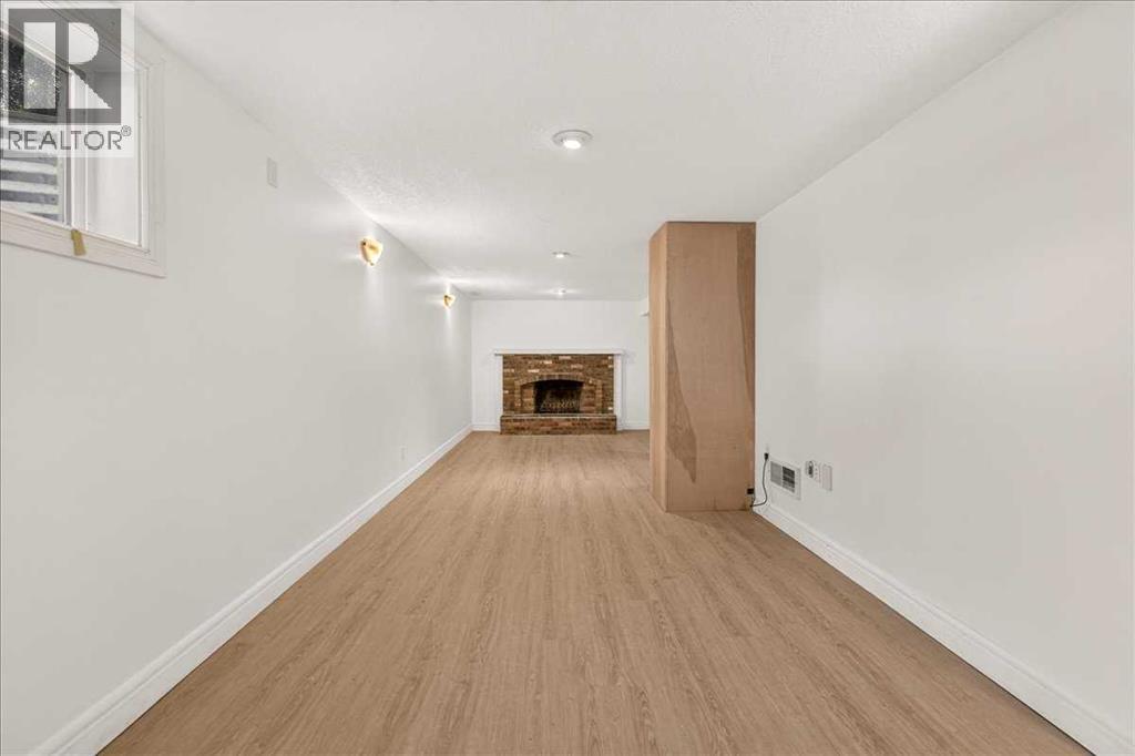 90 Armstrong Crescent SE - 26