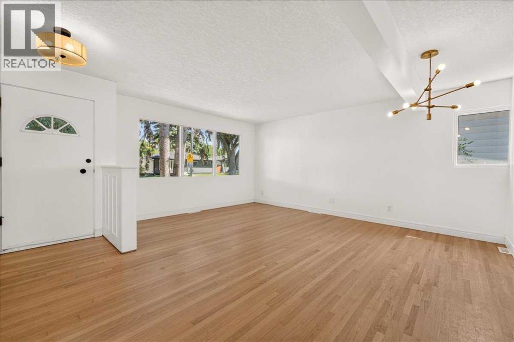 90 Armstrong Crescent SE - 12
