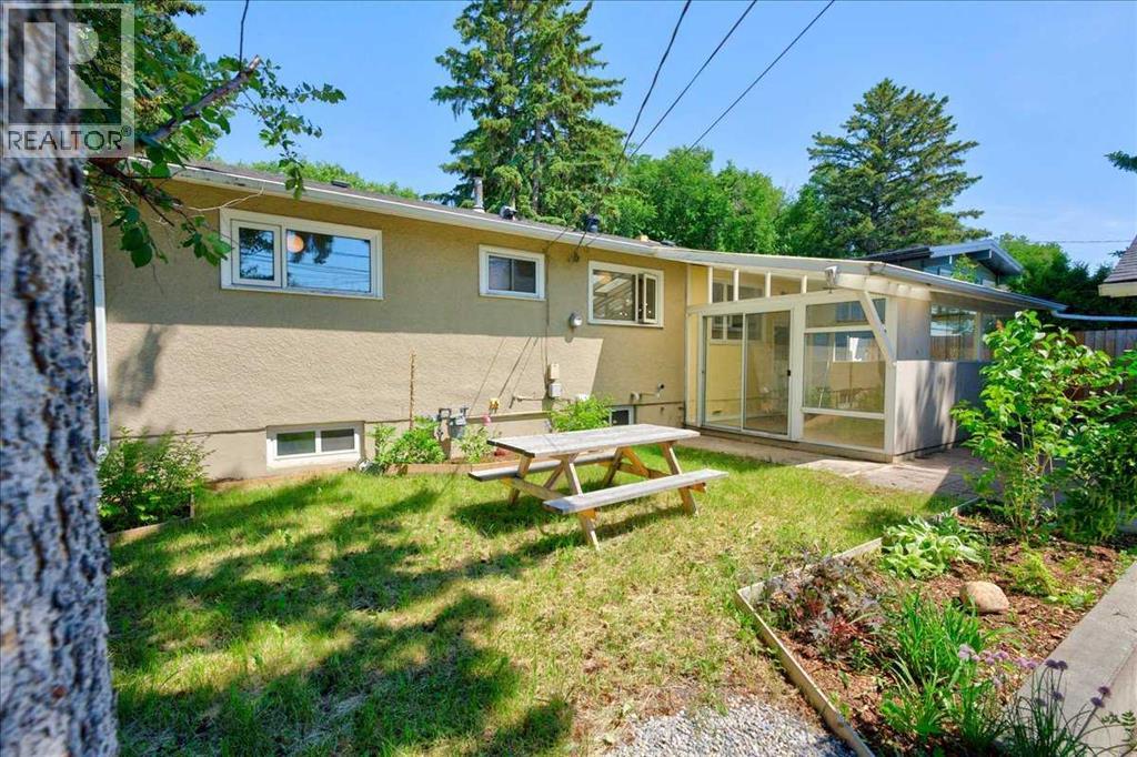 90 Armstrong Crescent SE - 37