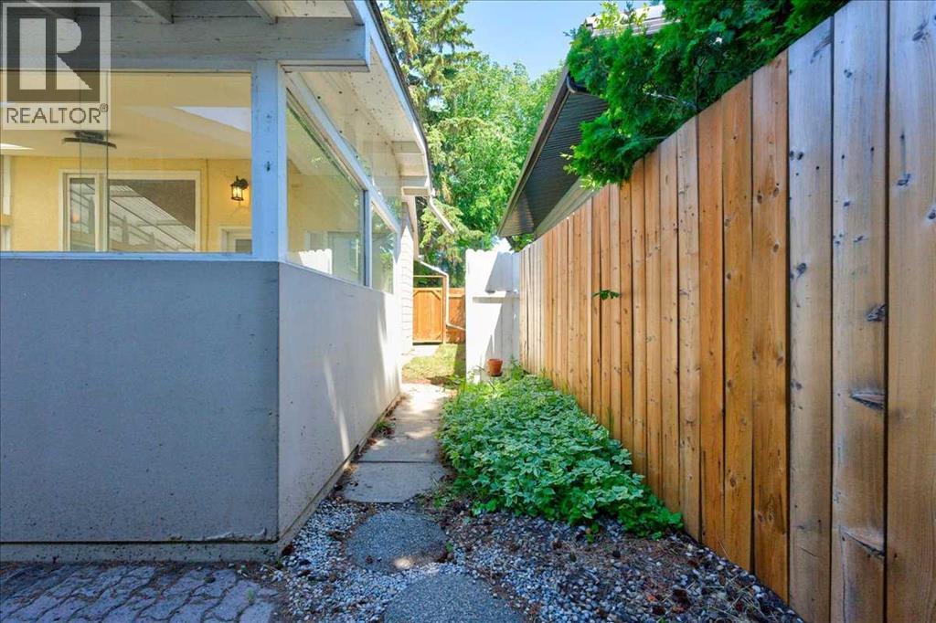 90 Armstrong Crescent SE - 33