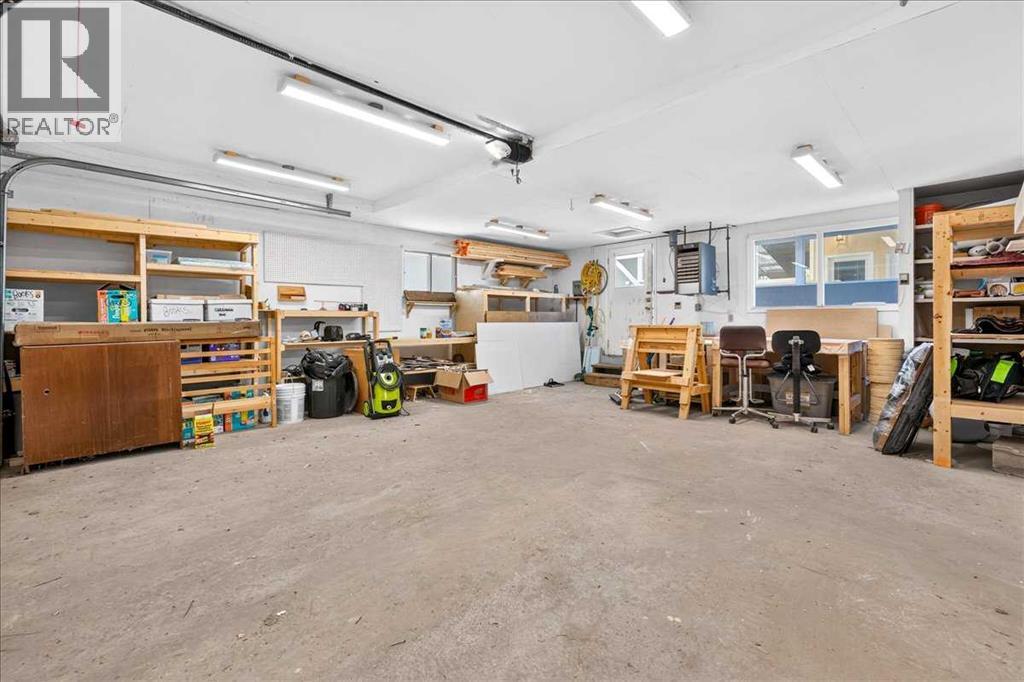 90 Armstrong Crescent SE - 43