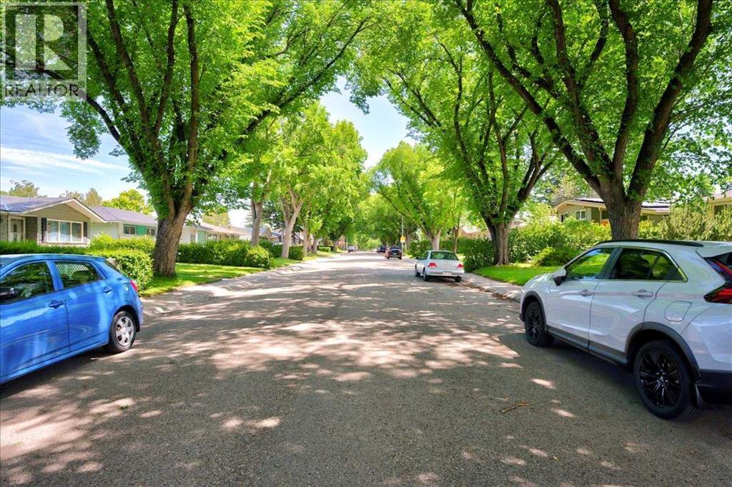 90 Armstrong Crescent SE - 46