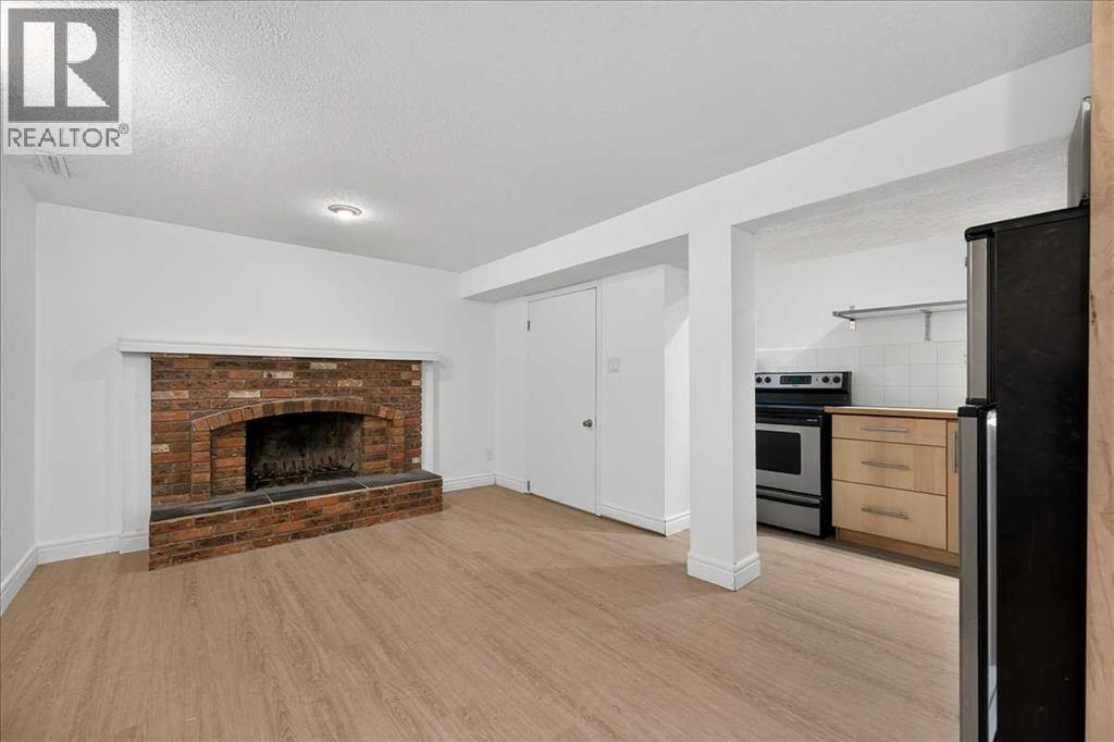 90 Armstrong Crescent SE - 25