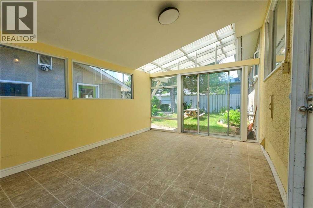 90 Armstrong Crescent SE - 31