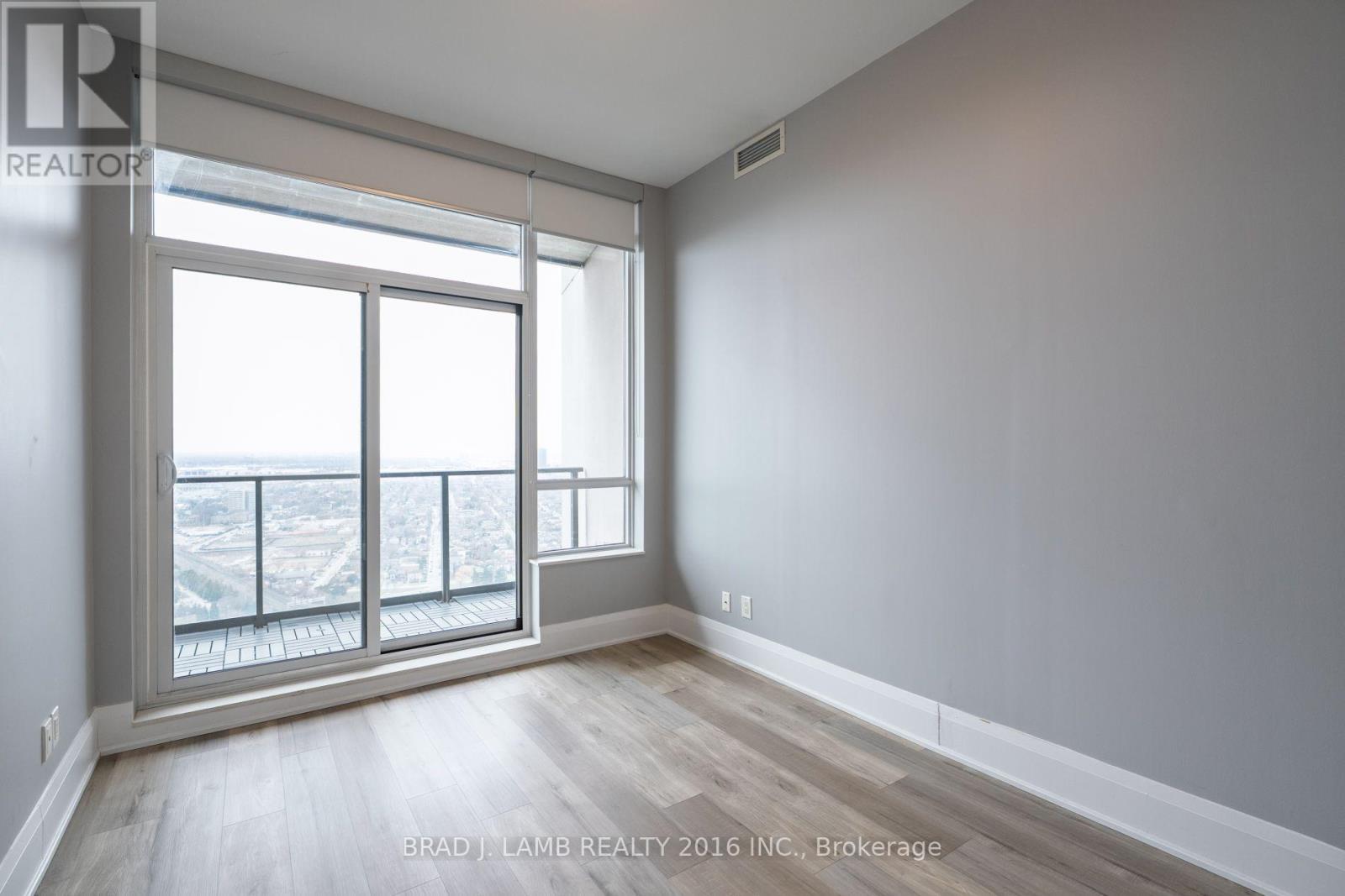 ##4303 36 PARK LAWN ROAD - Image 5
