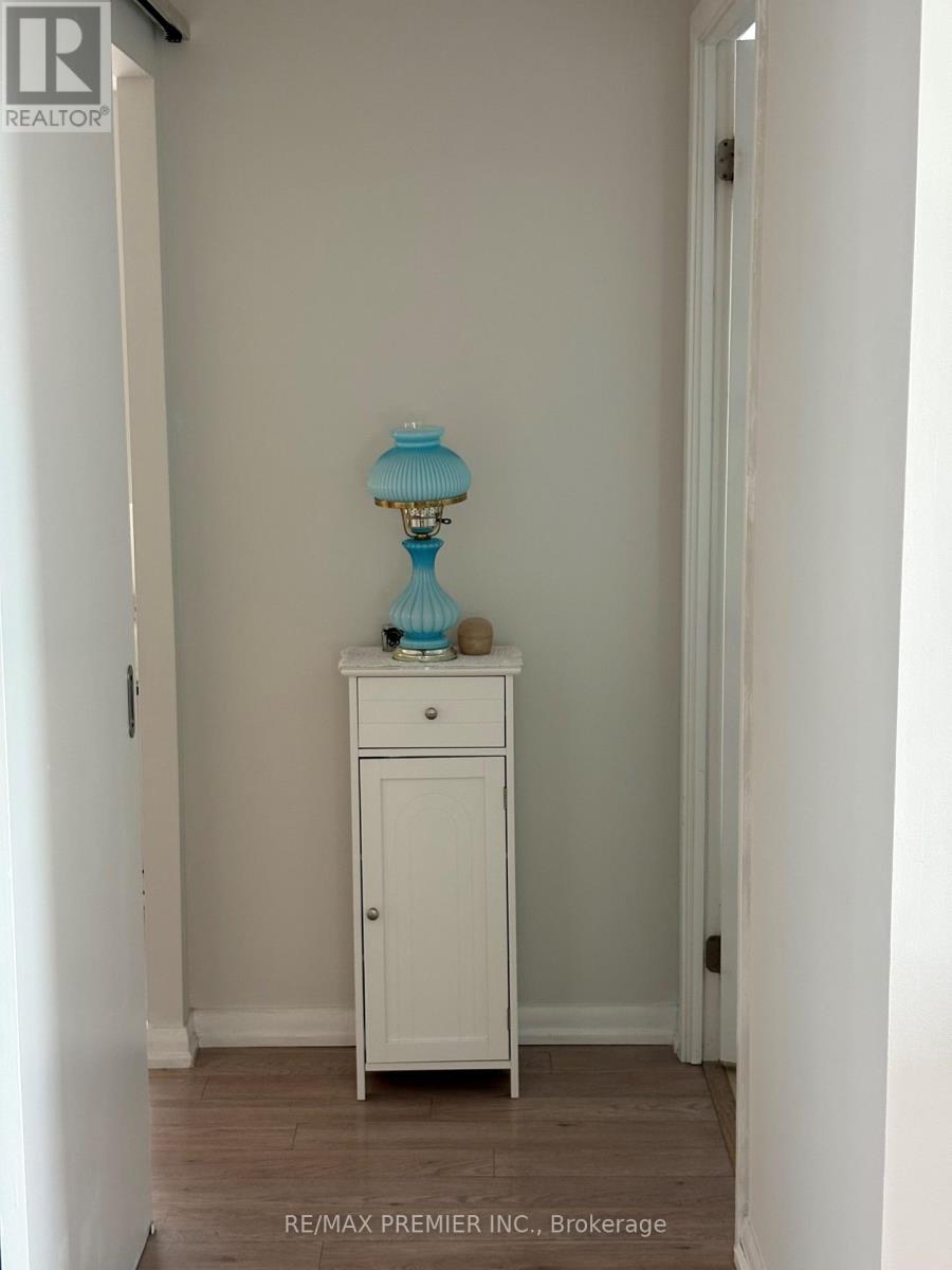 #406 800 LAWRENCE AVENUE W - Image 7