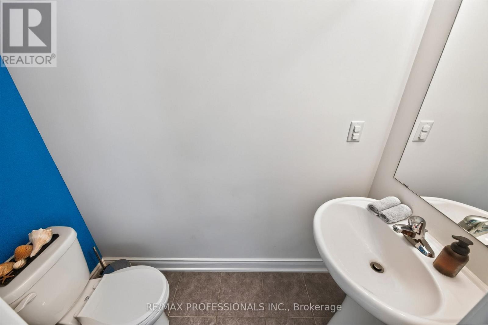 122 THOMAS FISHER DRIVE - 16