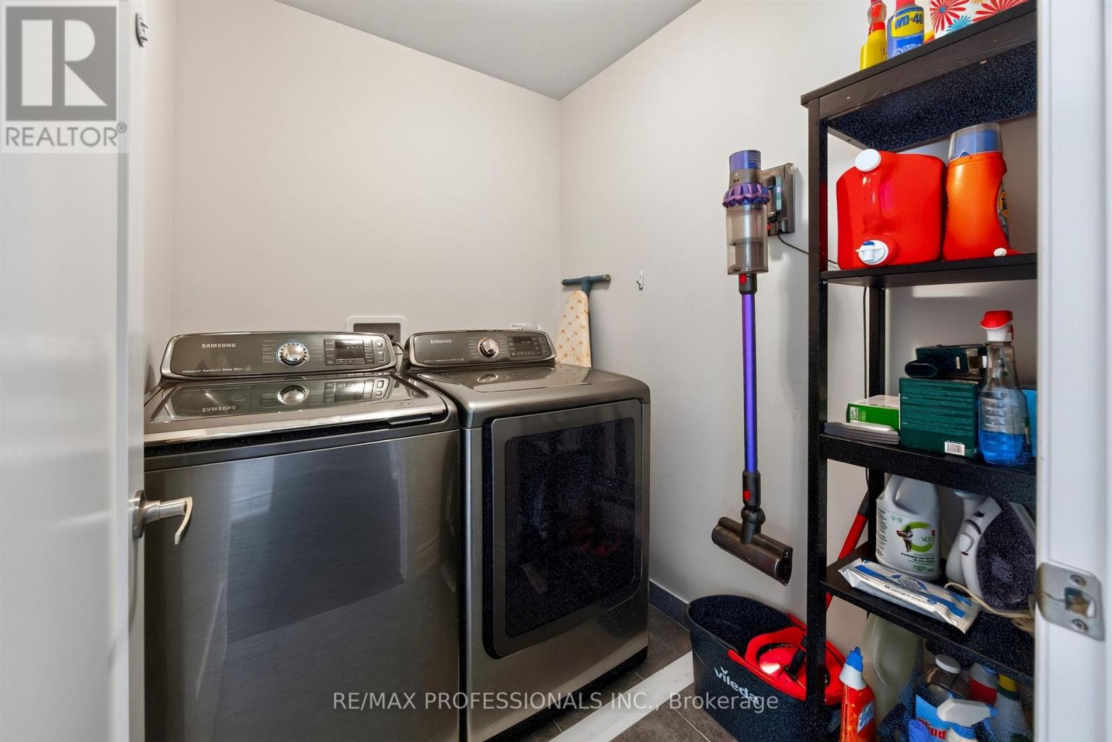 122 THOMAS FISHER DRIVE - 17