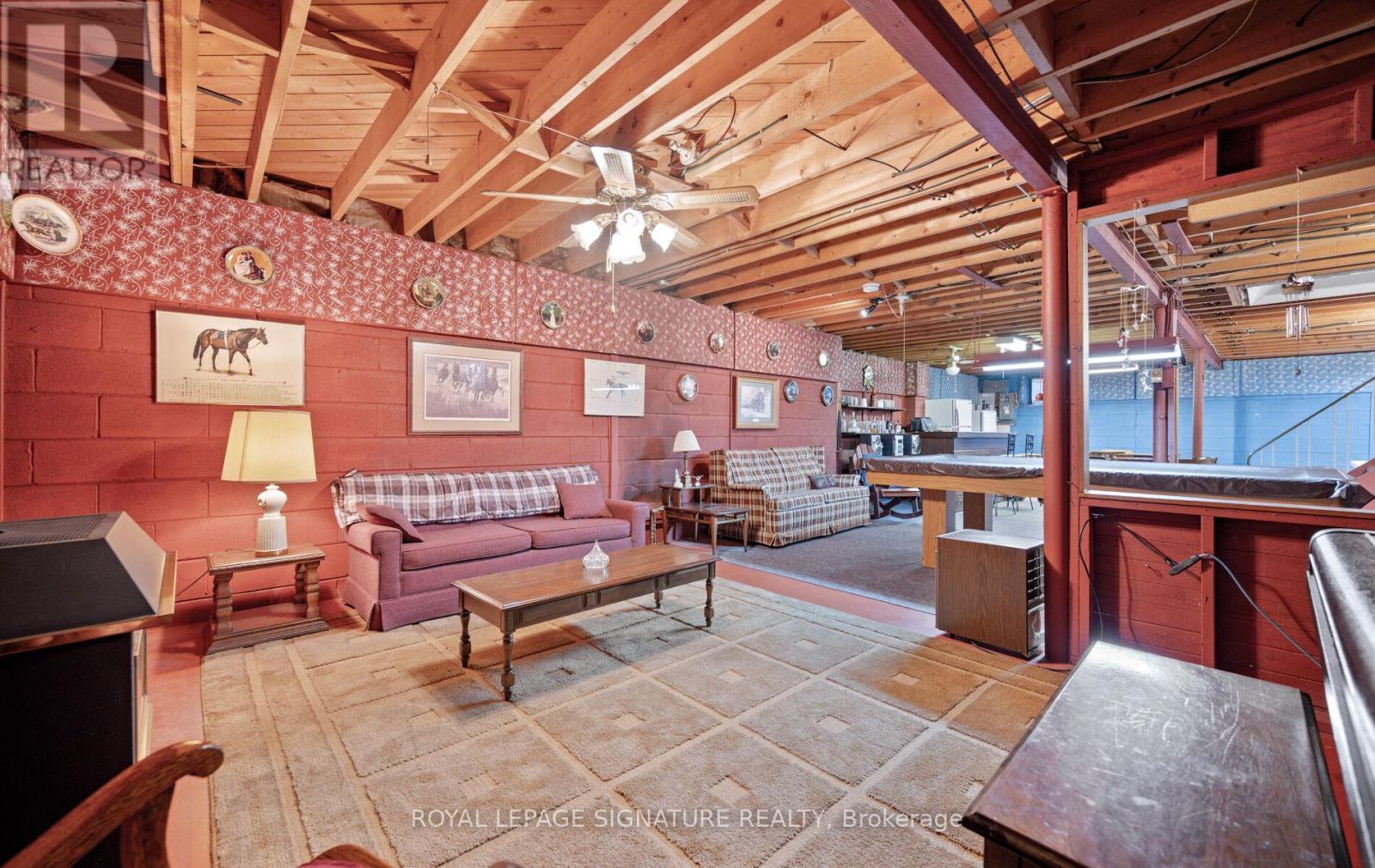 2585 JARVIS STREET - 18