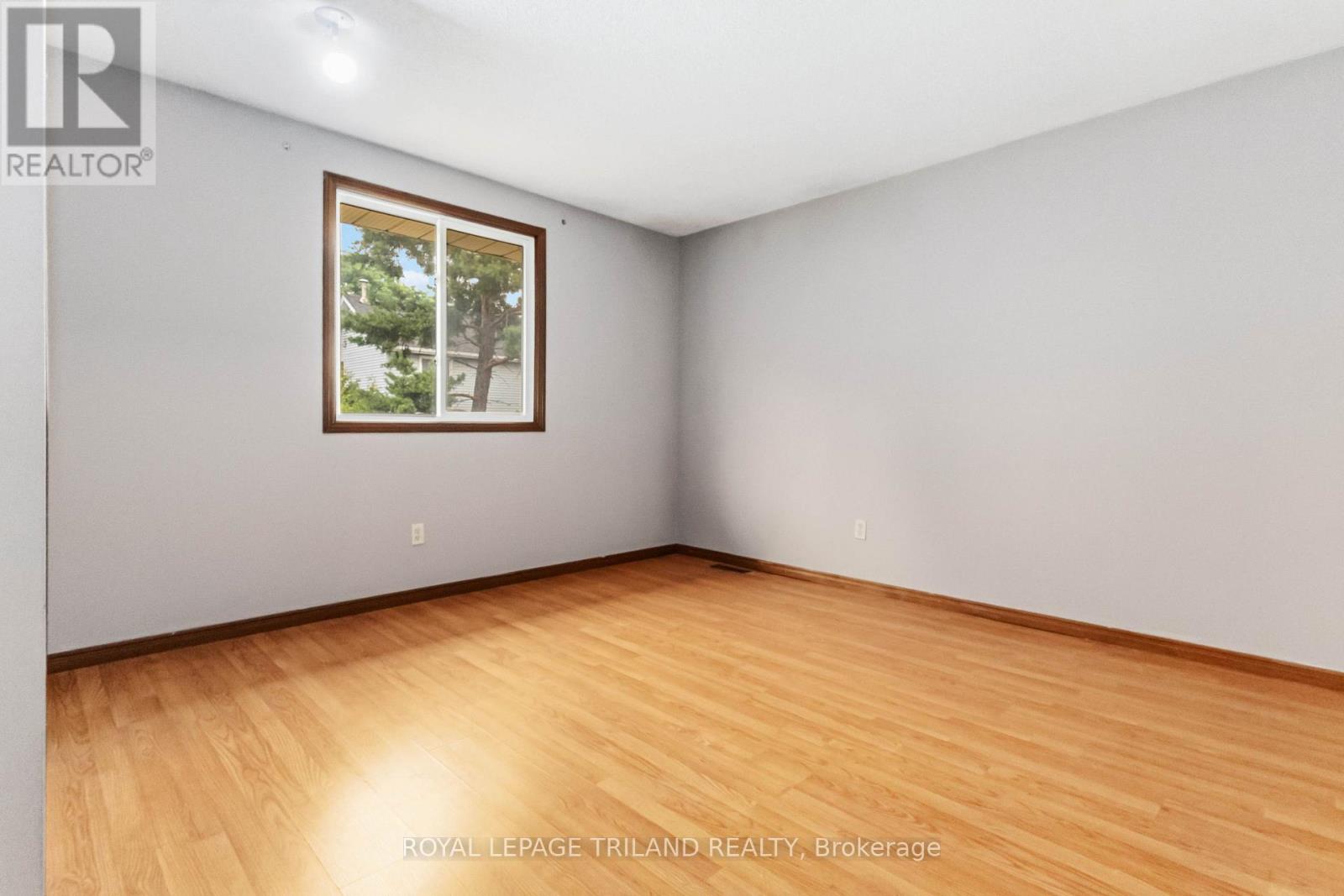 954 CHIPPEWA DRIVE - 19