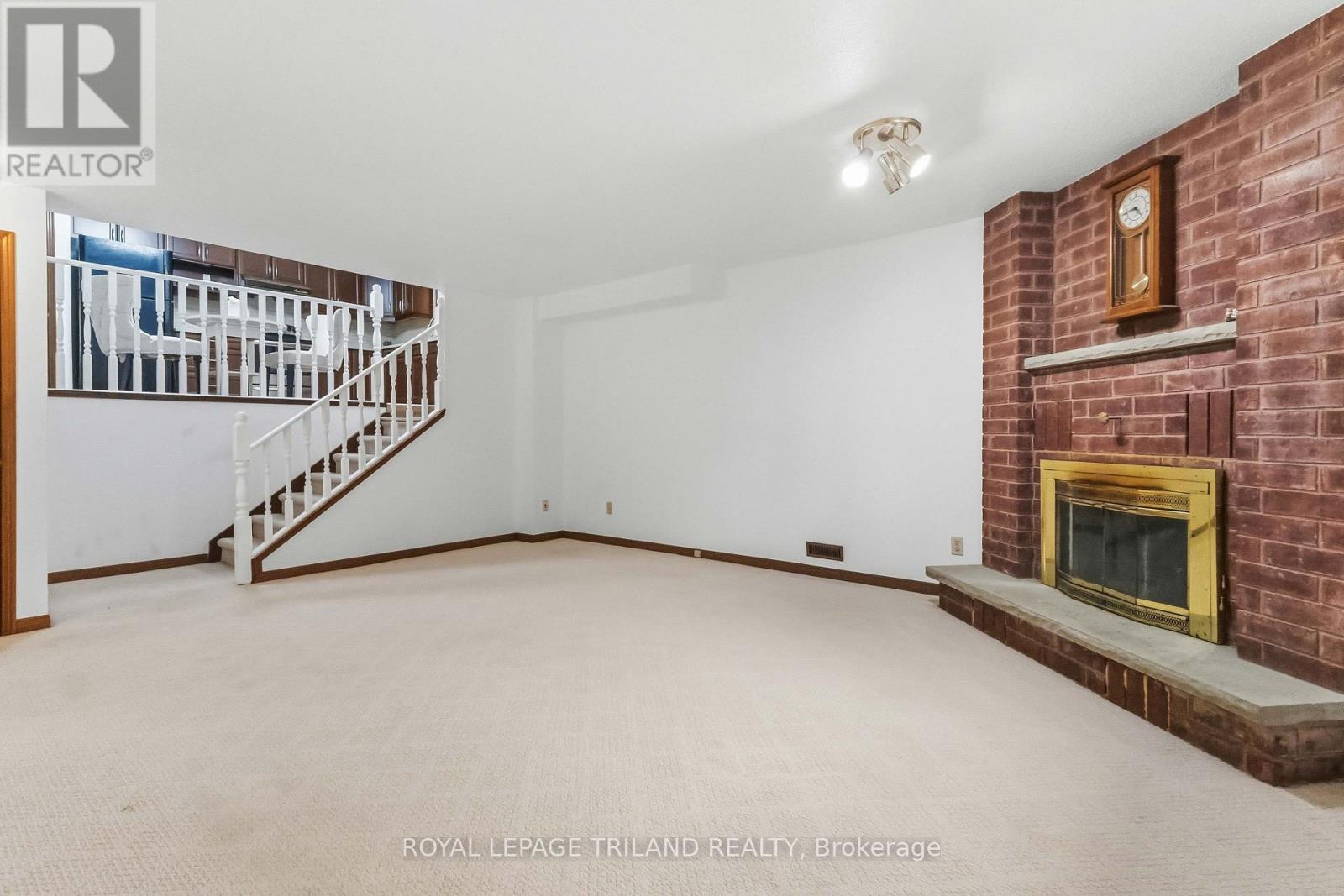 954 CHIPPEWA DRIVE - 24