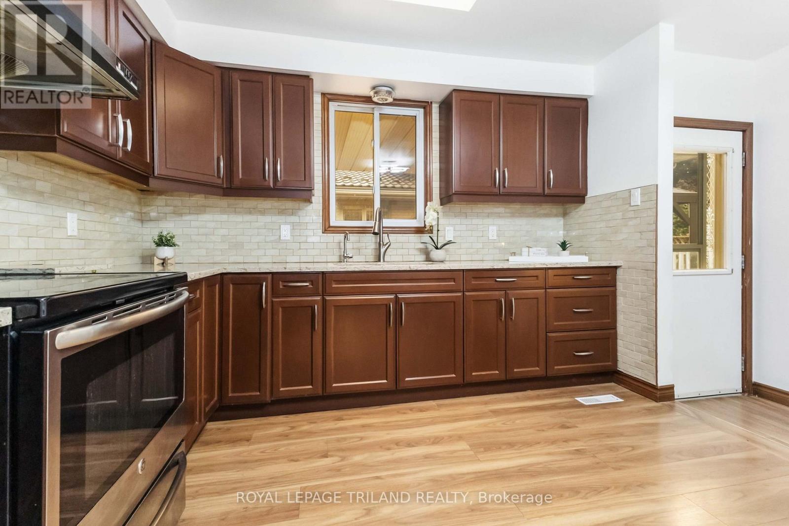 954 CHIPPEWA DRIVE - 11