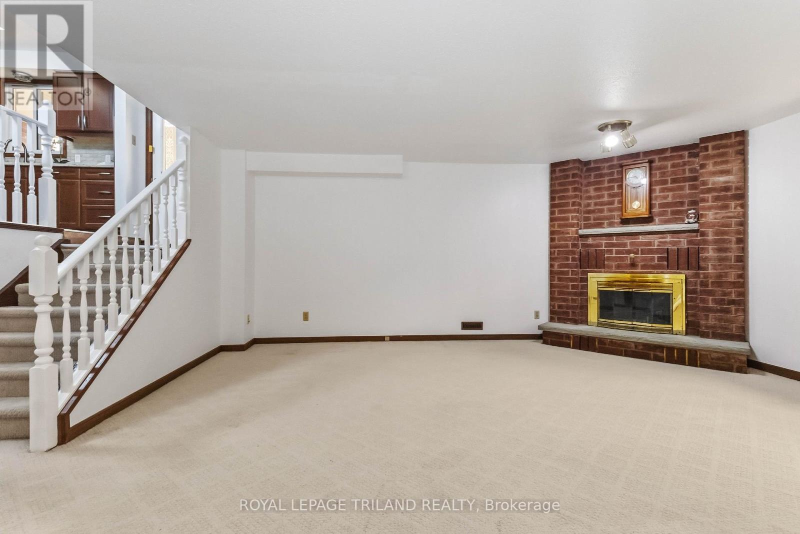 954 CHIPPEWA DRIVE - 22