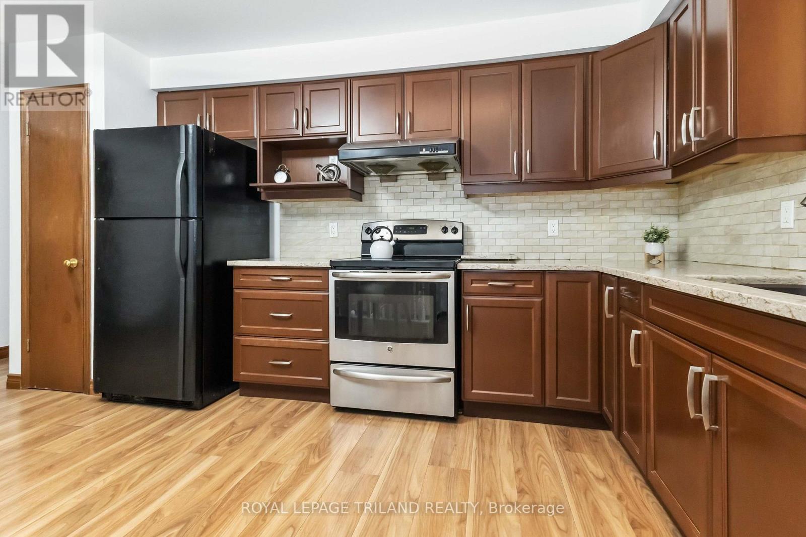 954 CHIPPEWA DRIVE - 10