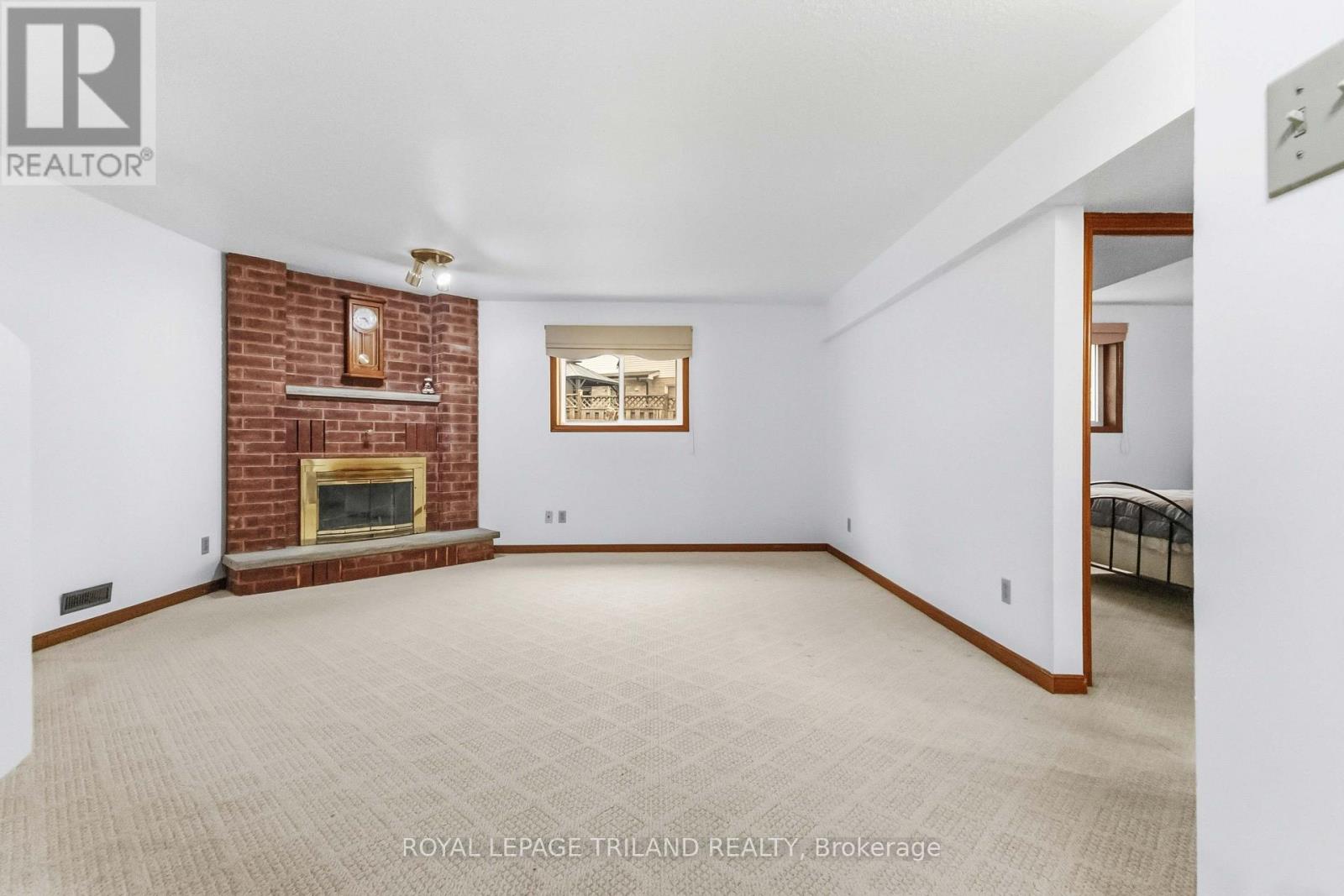 954 CHIPPEWA DRIVE - 23