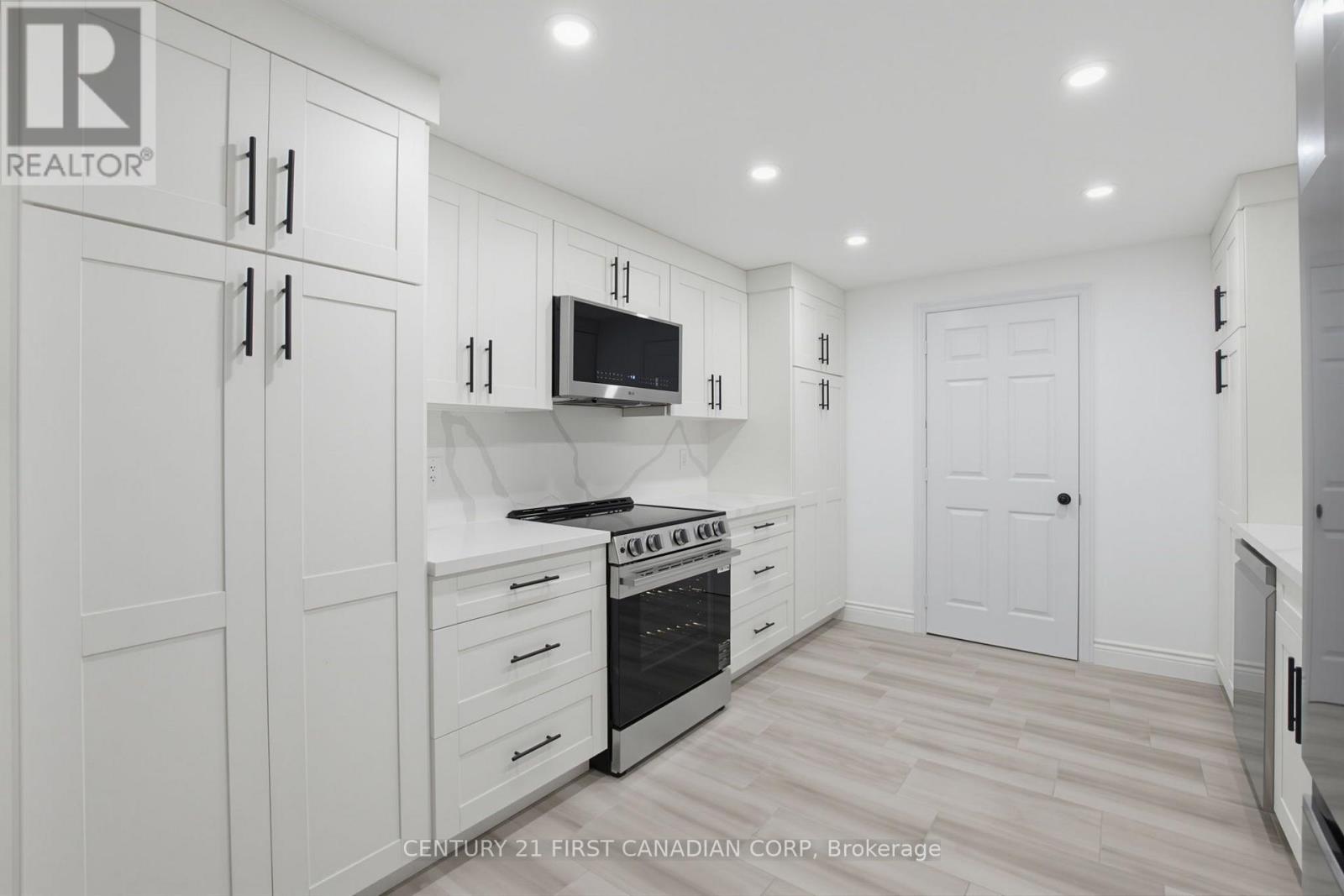 106 FITZWILLIAM BOULEVARD - Image 27
