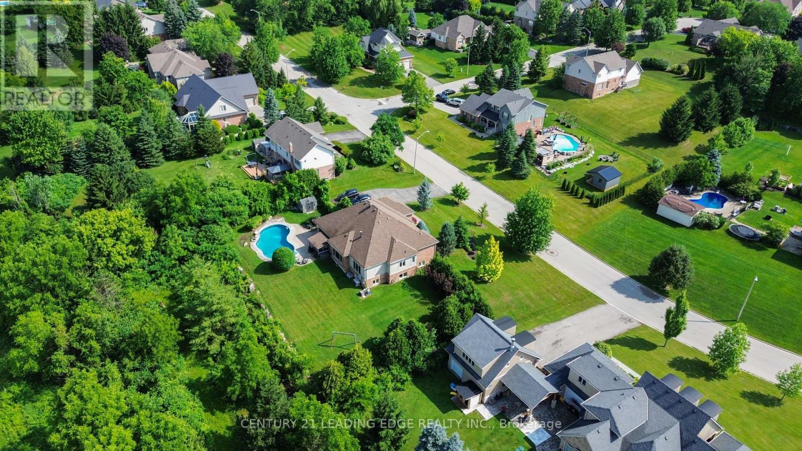 27 KARENDALE CRESCENT - 2