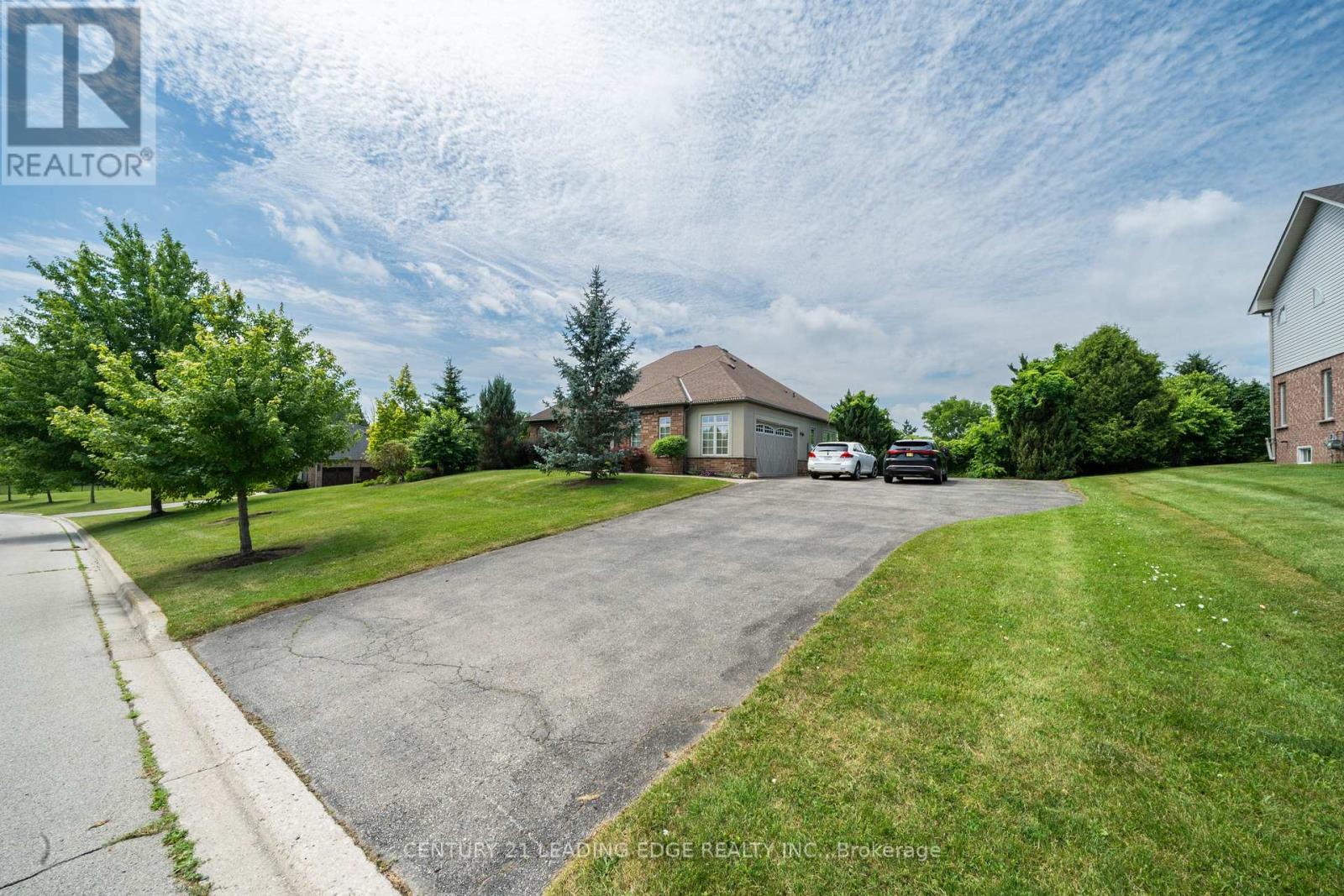 27 KARENDALE CRESCENT - Image 4
