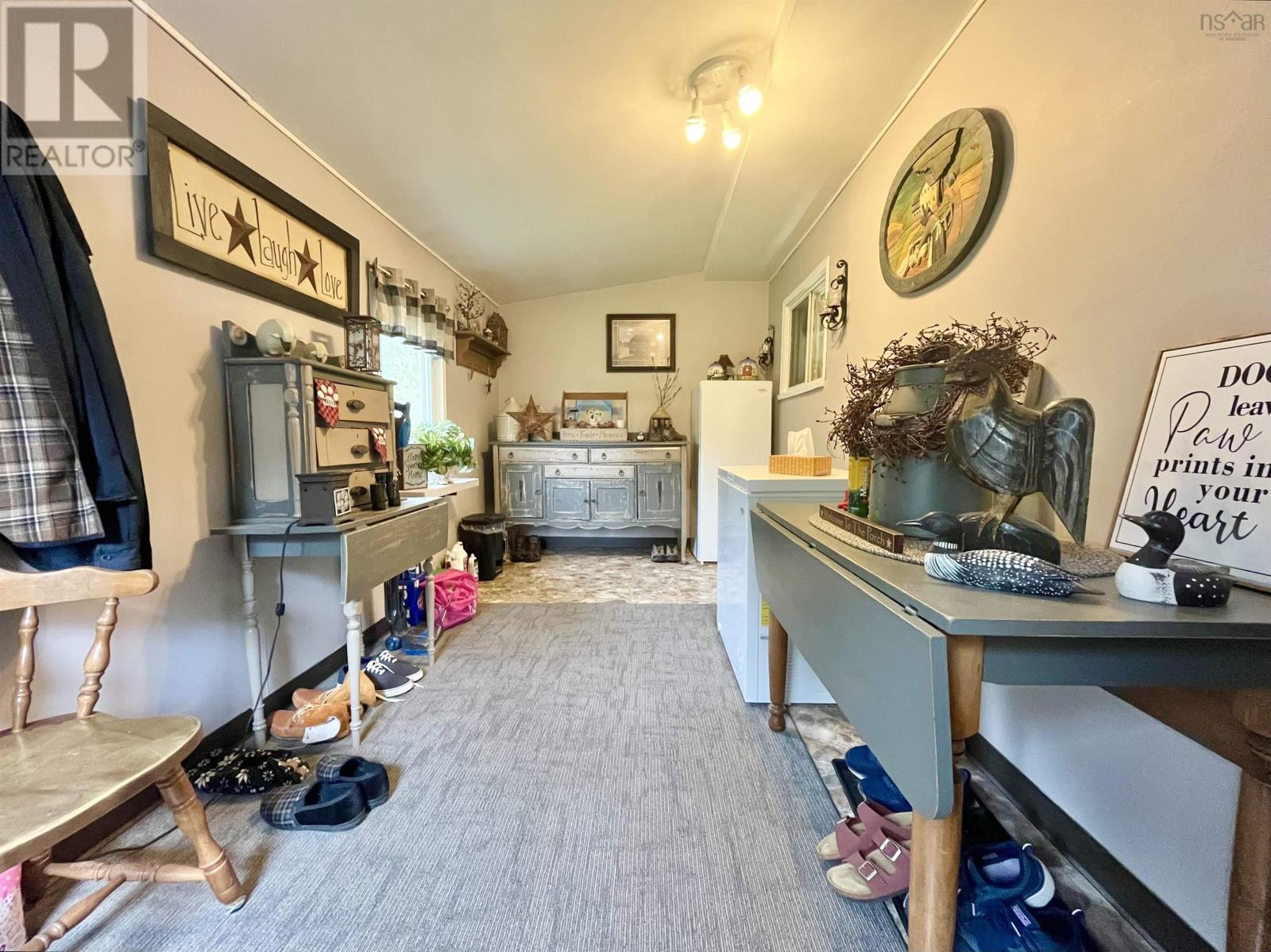 10949 2 Highway - 16