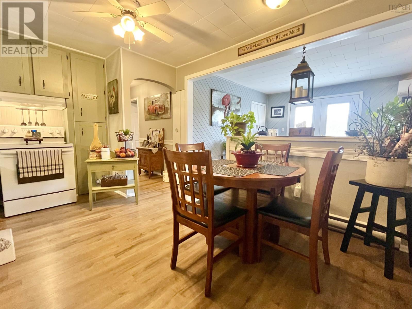 10949 2 Highway - 19