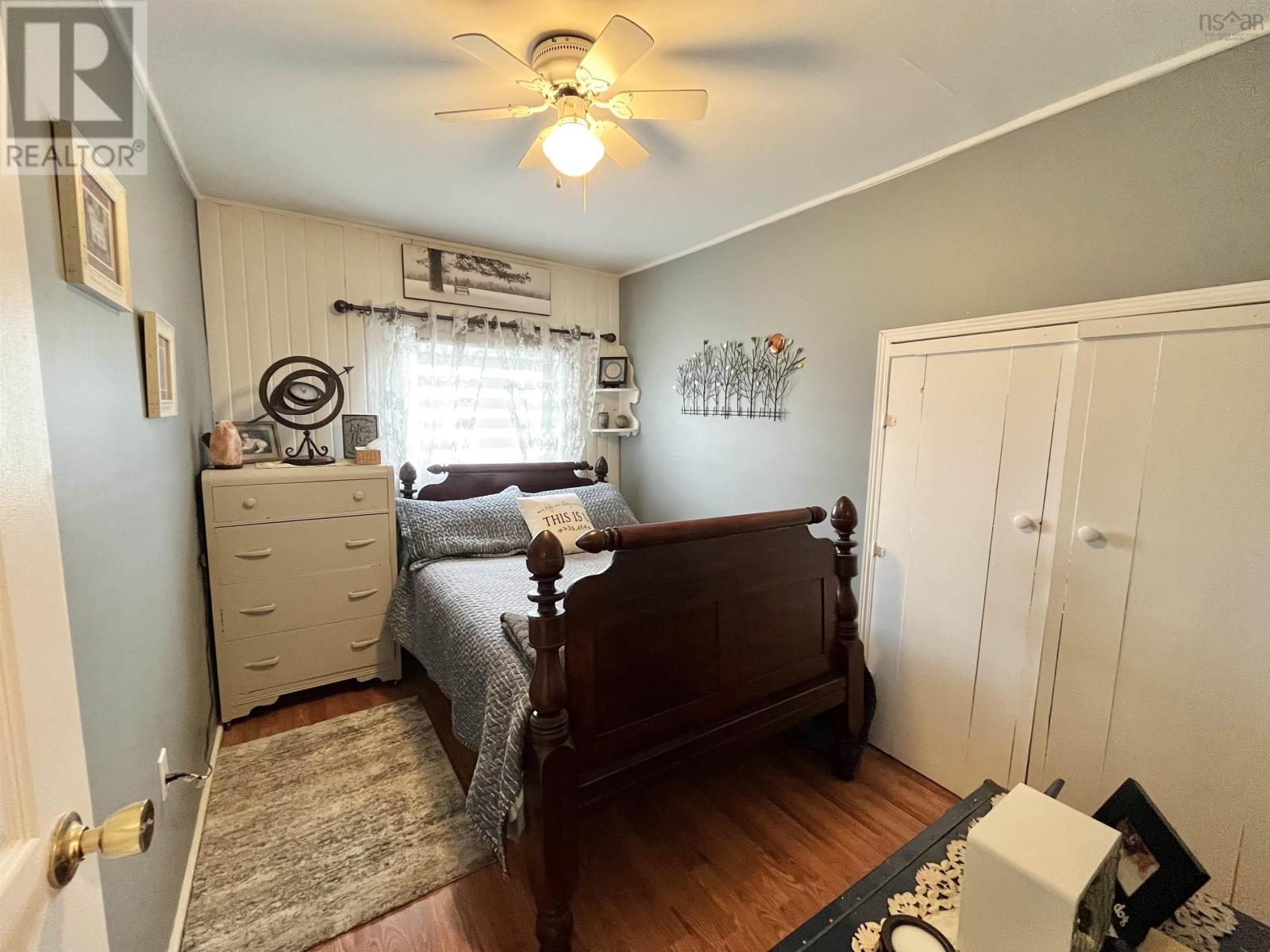 10949 2 Highway - 30