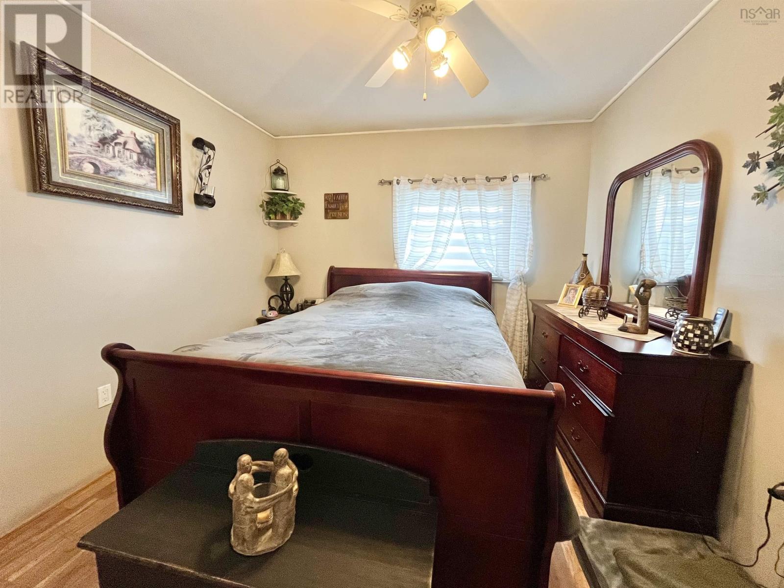 10949 2 Highway - 36