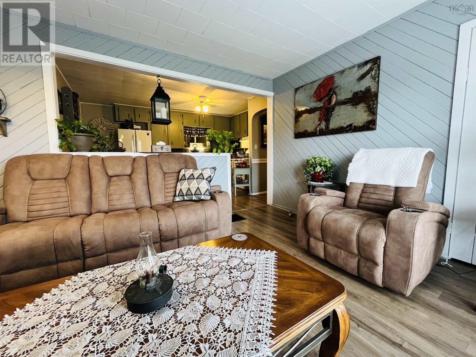 10949 2 Highway - 26