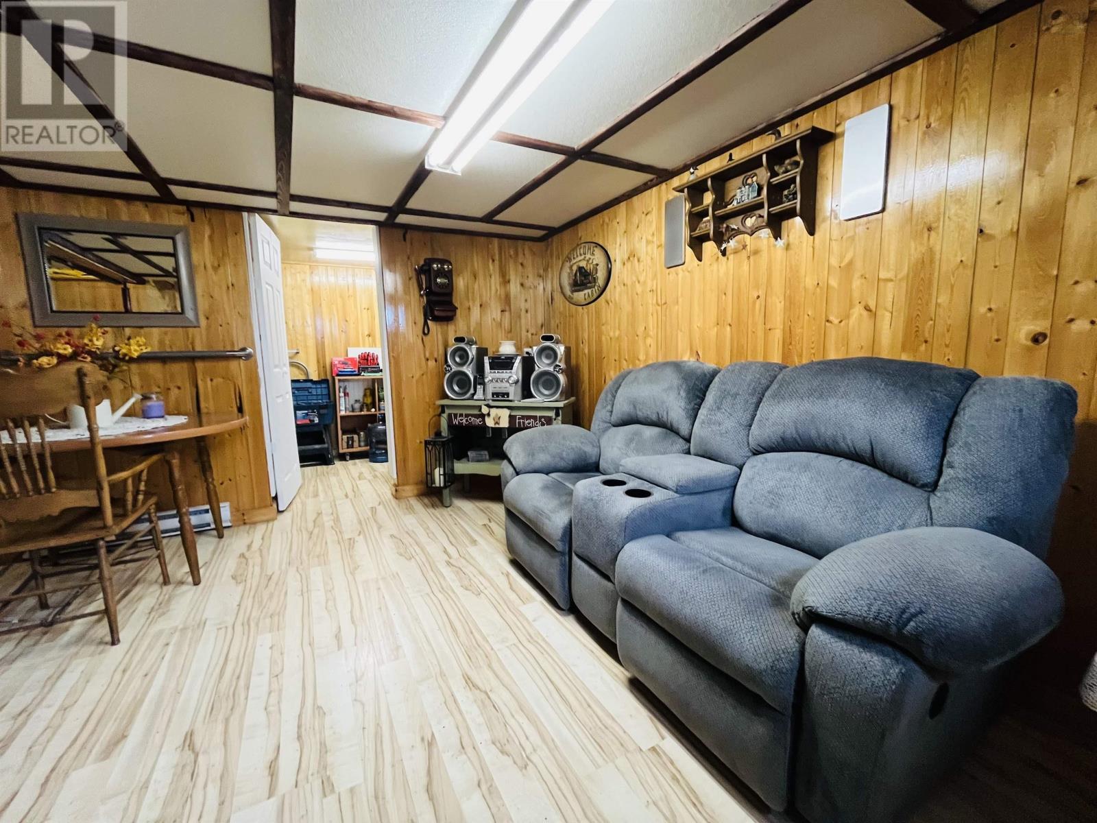 10949 2 Highway - 41