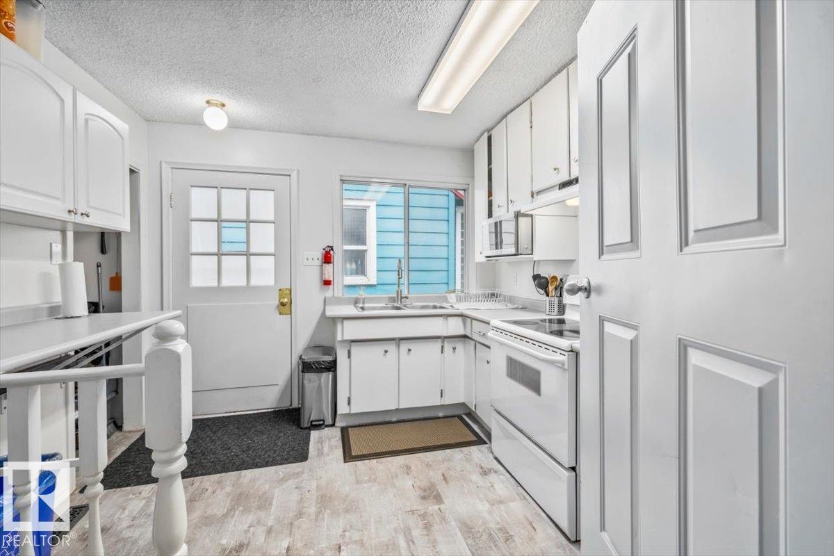 11428 79 AV NW - 22