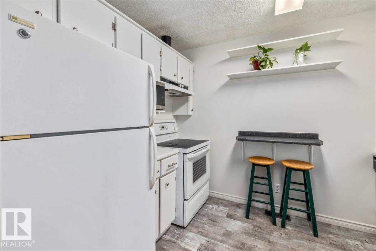 11428 79 AV NW - 8