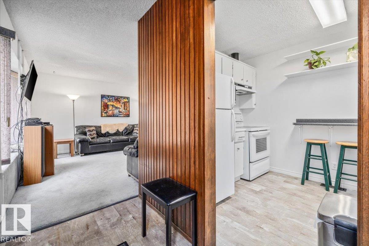 11428 79 AV NW - 10