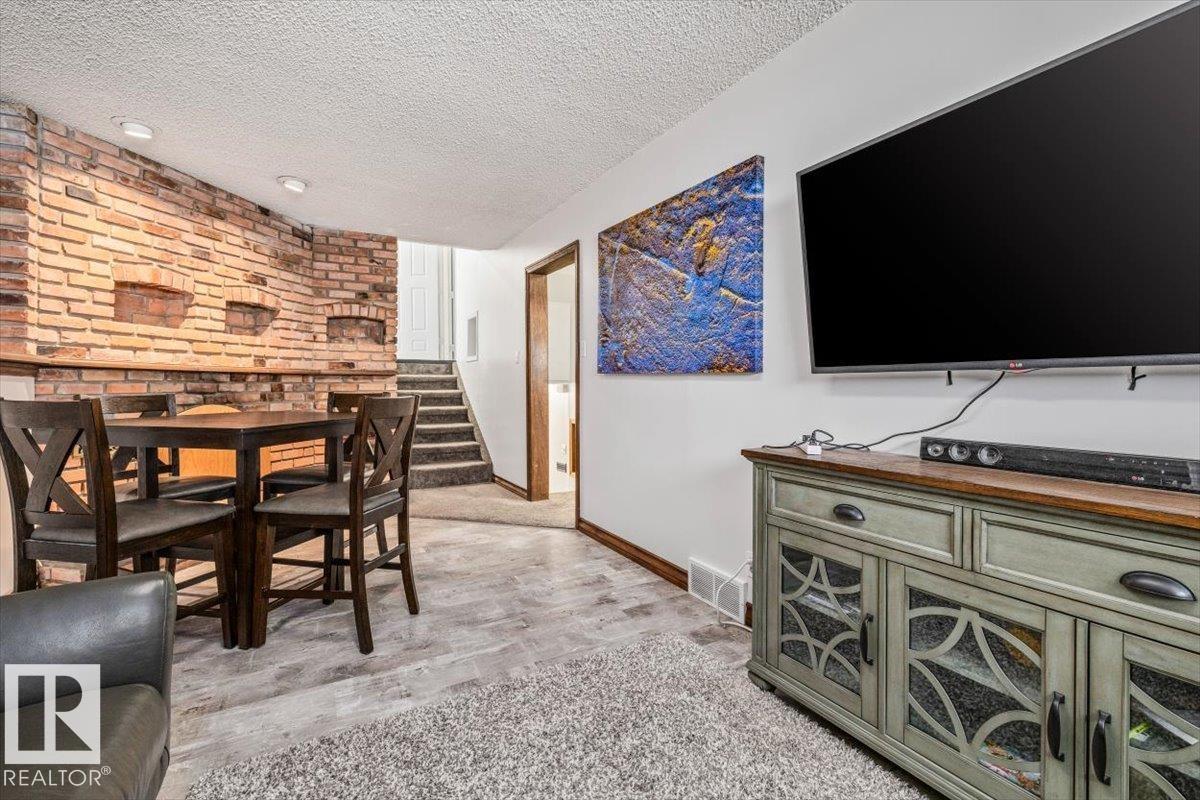 11428 79 AV NW - 27