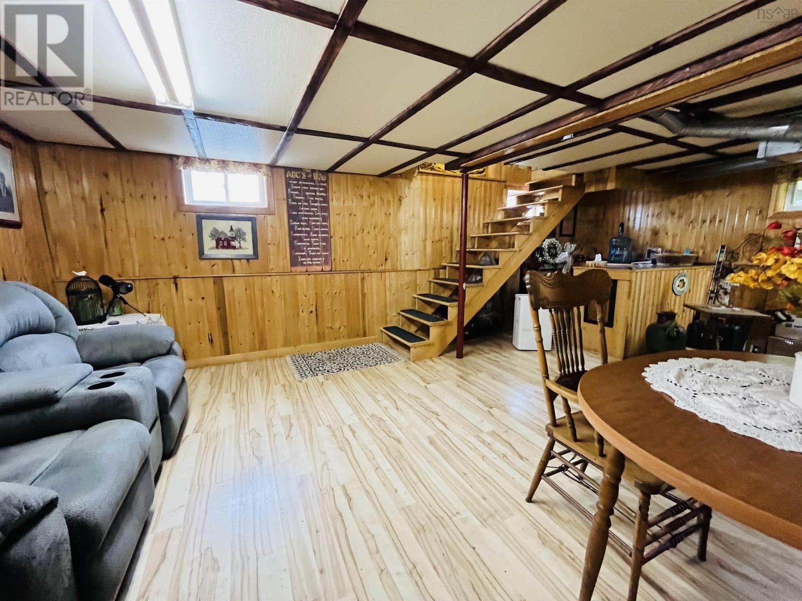 10949 2 Highway - 44