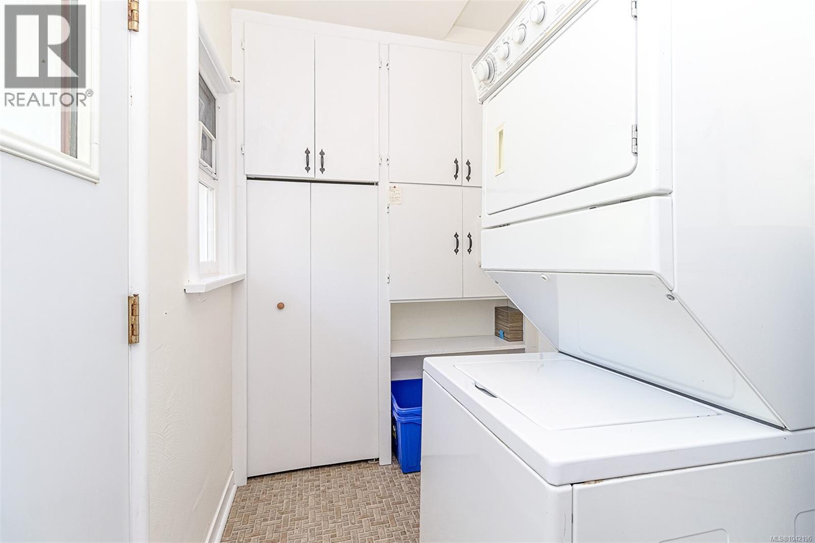 880 Somenos St - 23