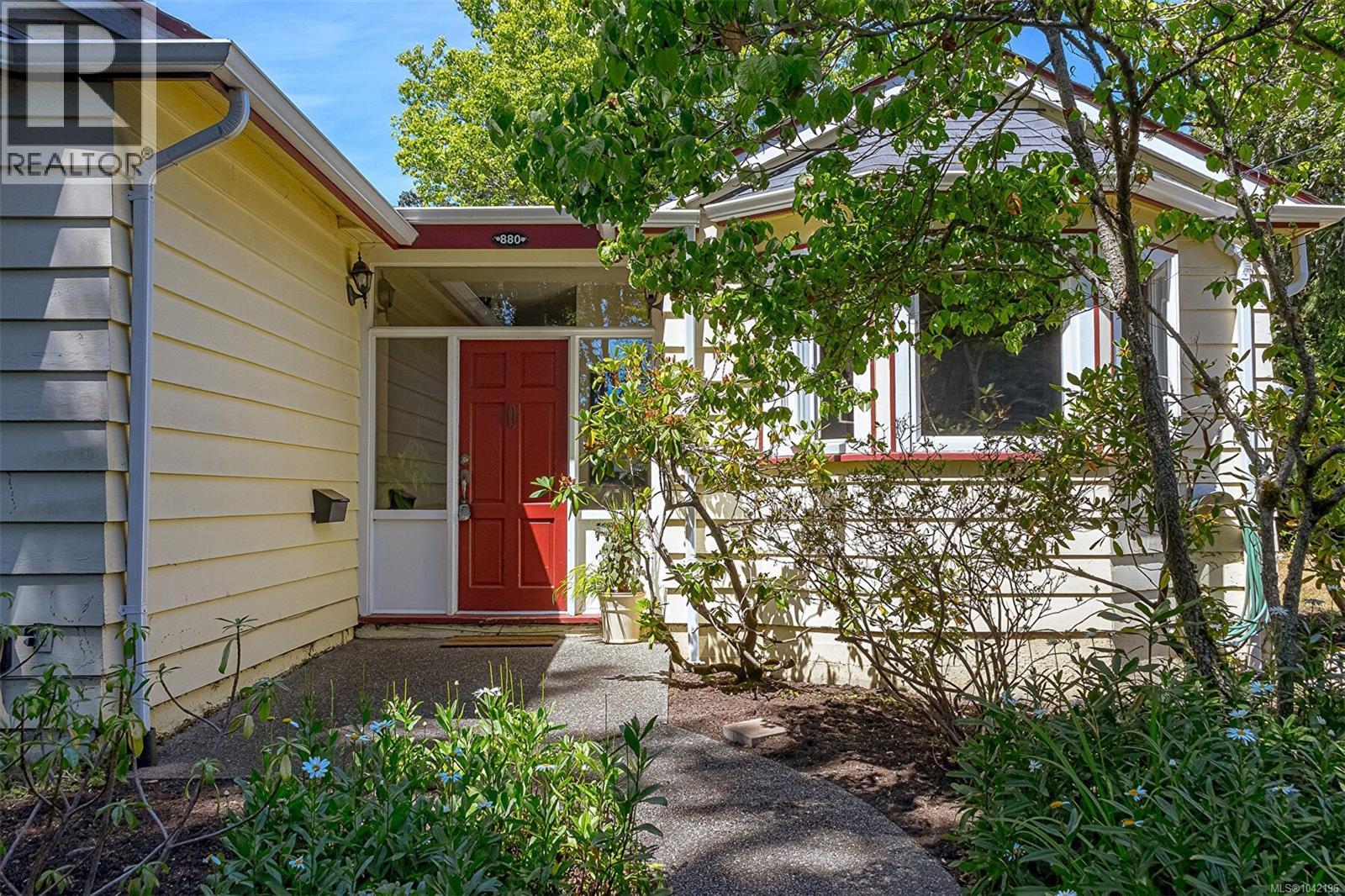 880 Somenos St - 4