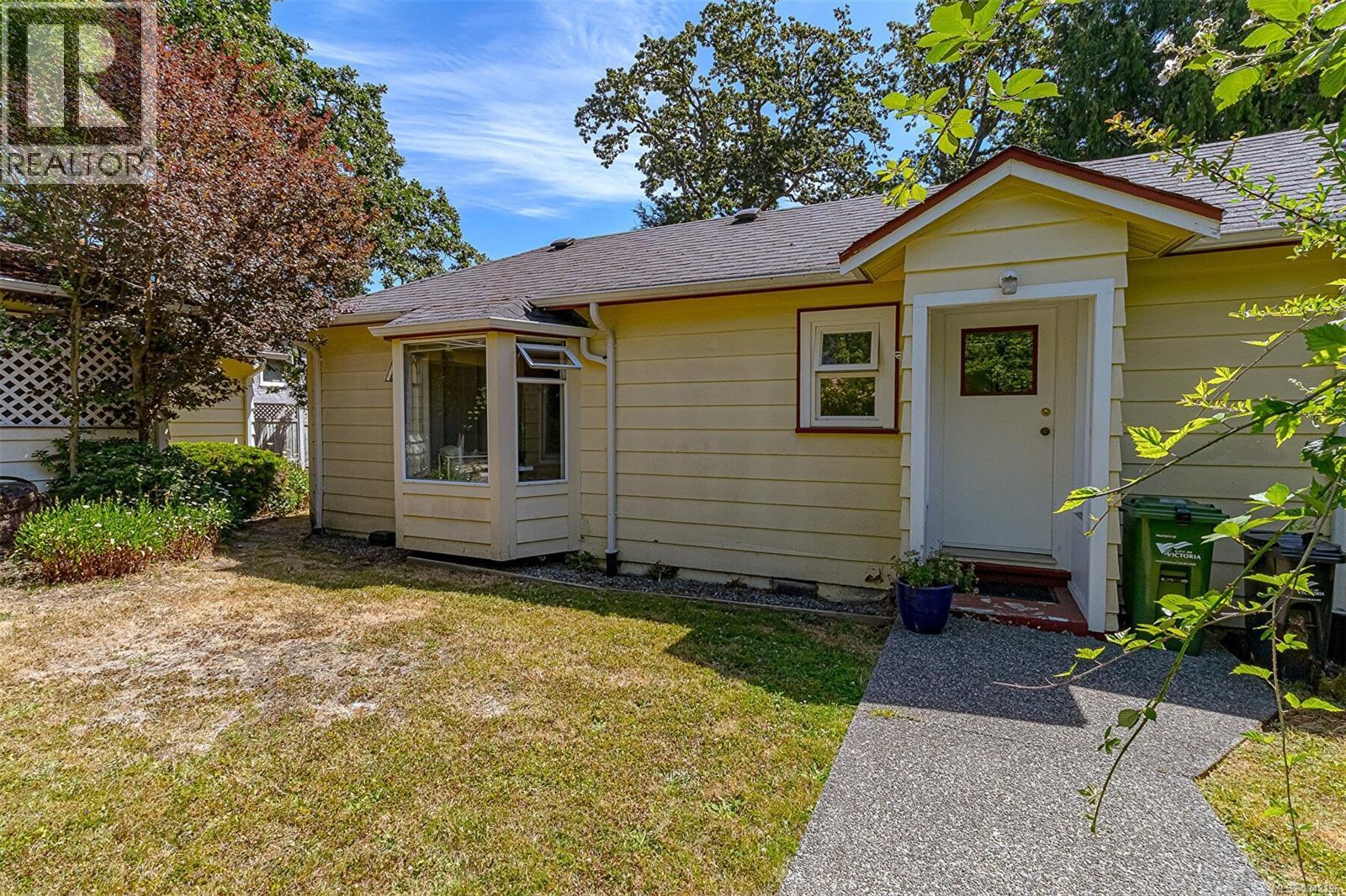 880 Somenos St - 27