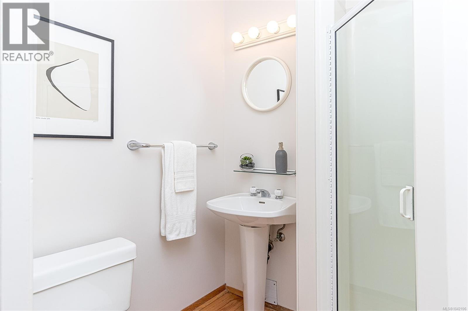 880 Somenos St - 18