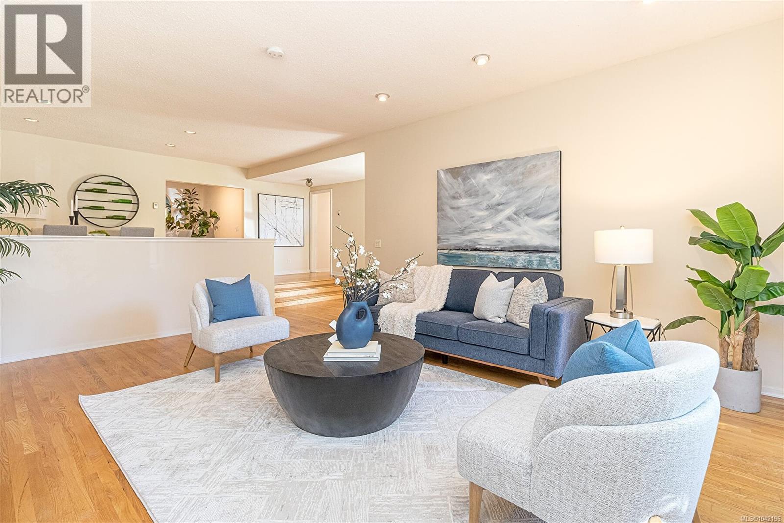 880 Somenos St - 8