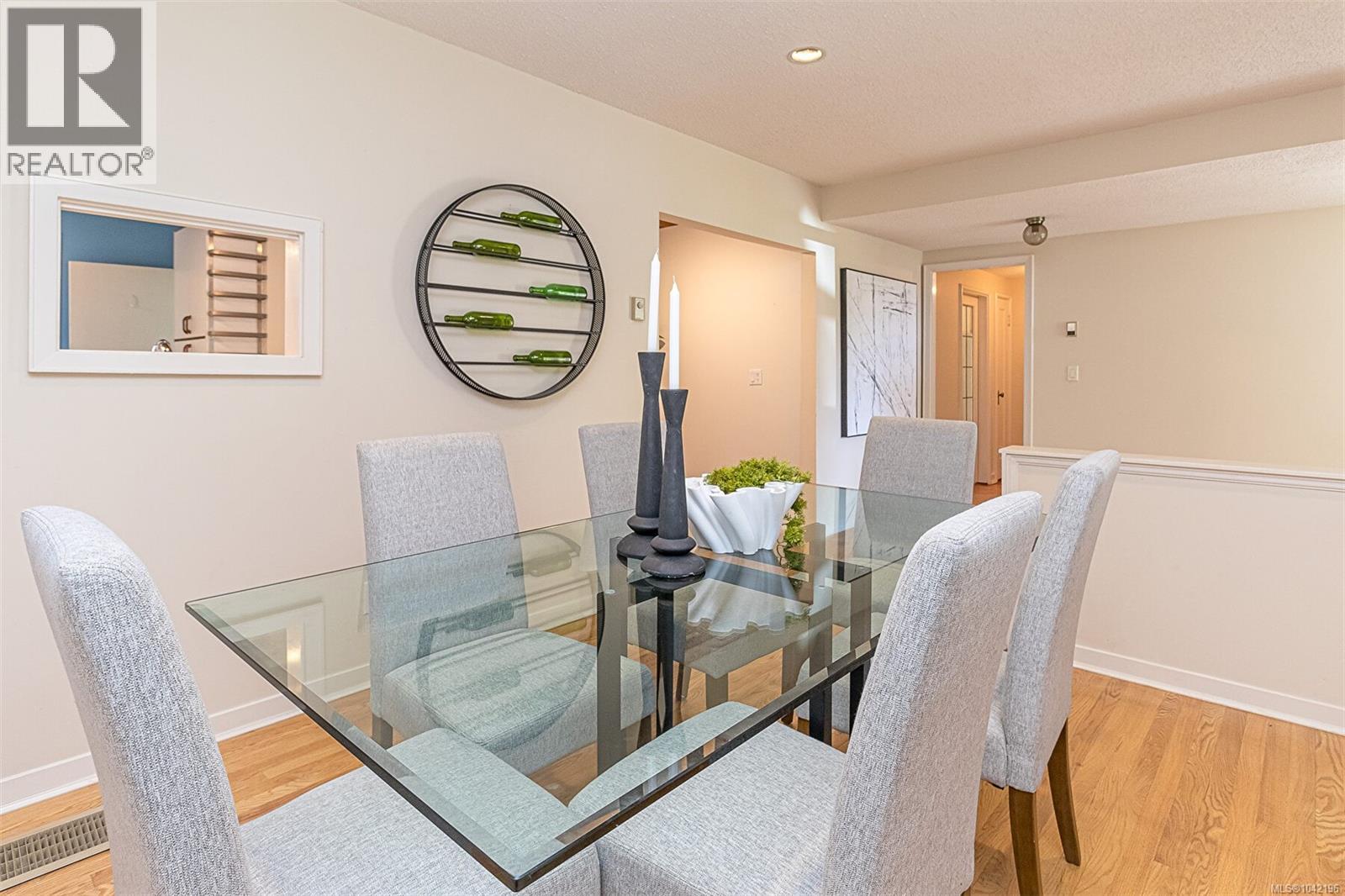 880 Somenos St - 11