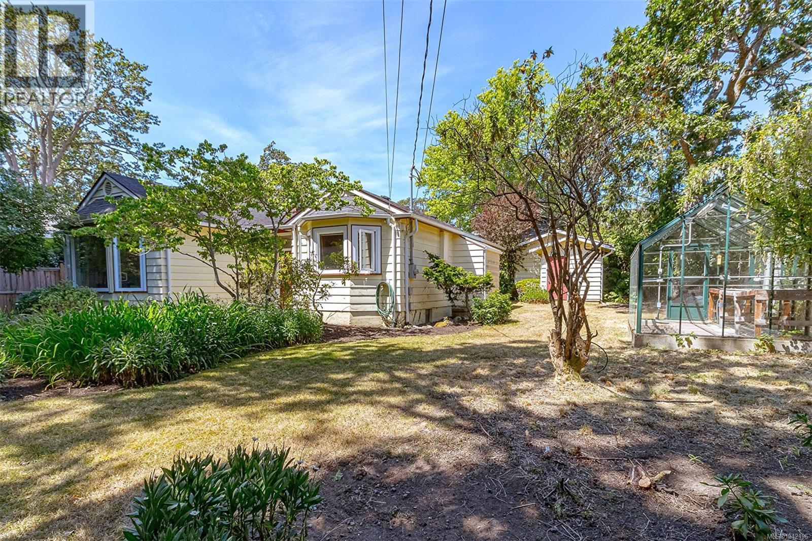880 Somenos St - 1