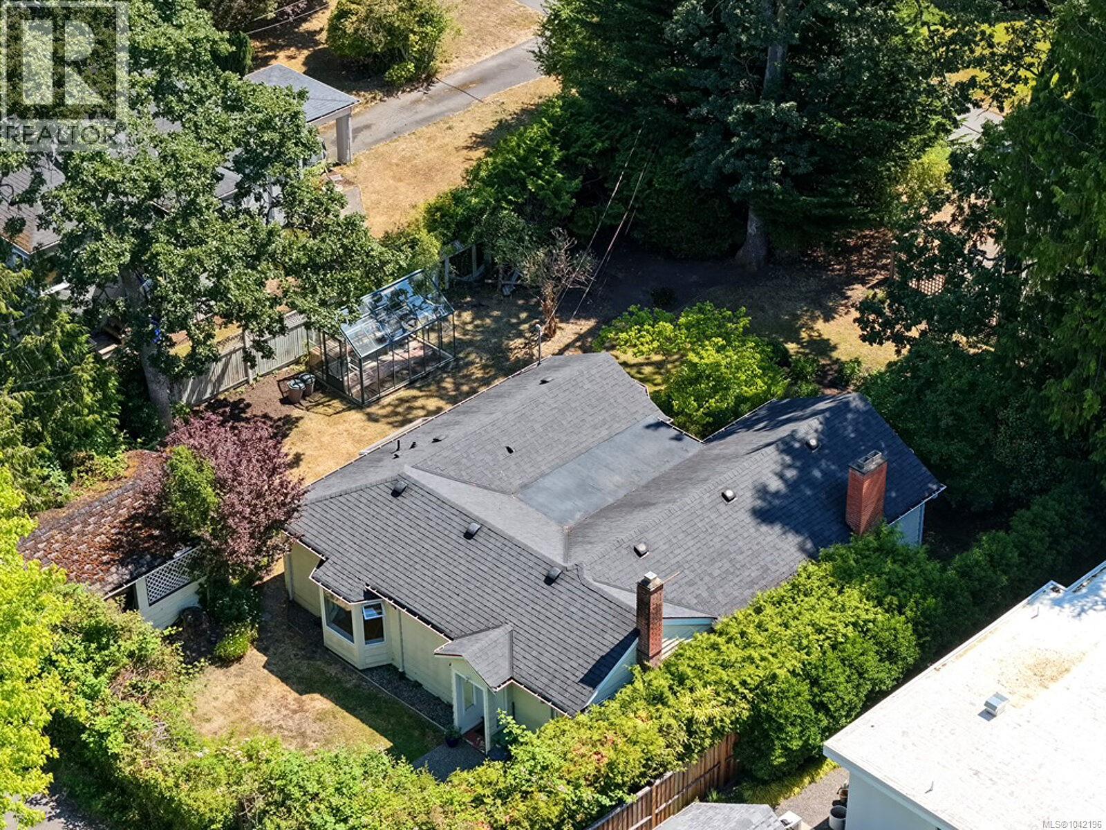 880 Somenos St - 34