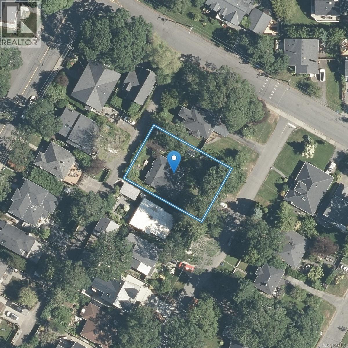 880 Somenos St - 41