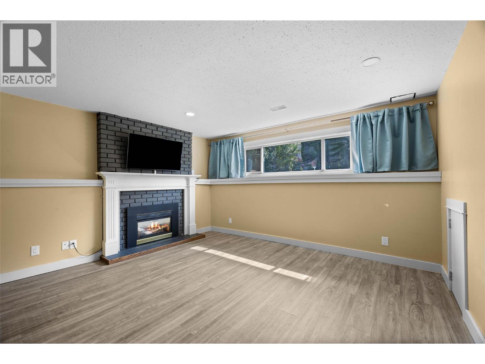 265 MCKAY Place - 32