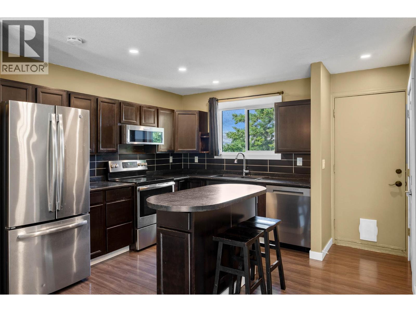 265 MCKAY Place - 10