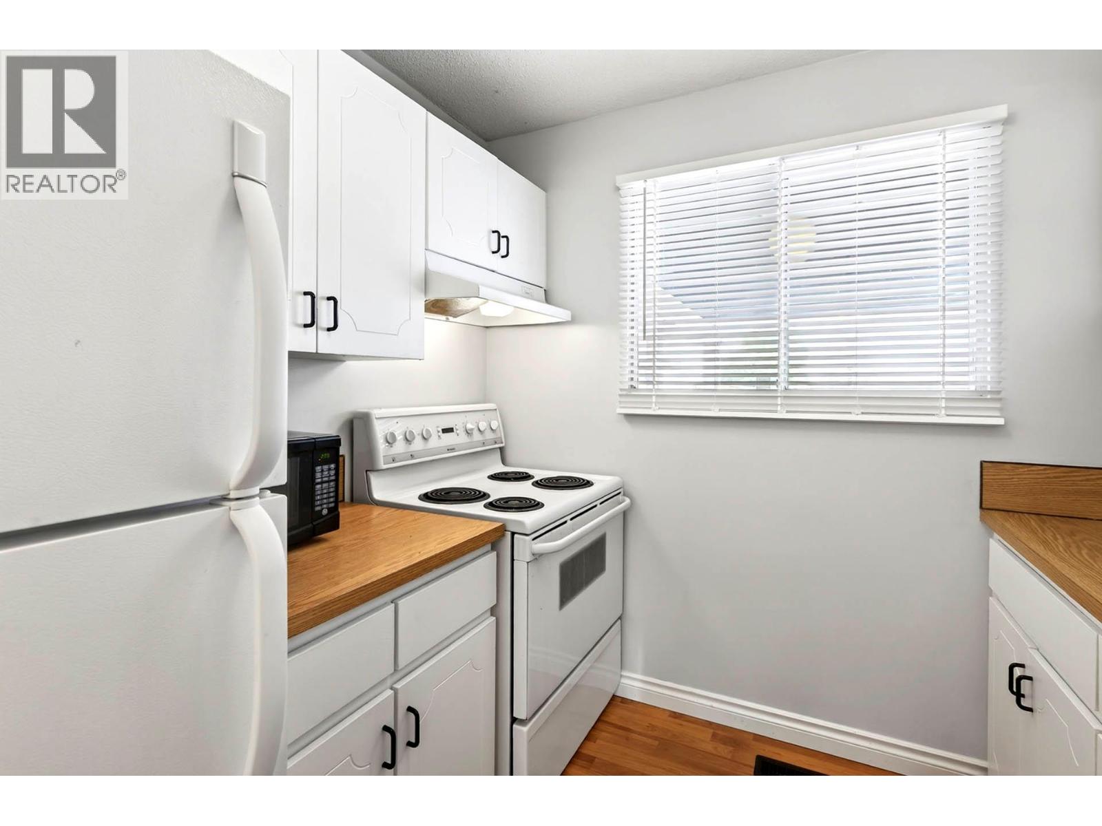 #59 800 Southill Street - Image 11