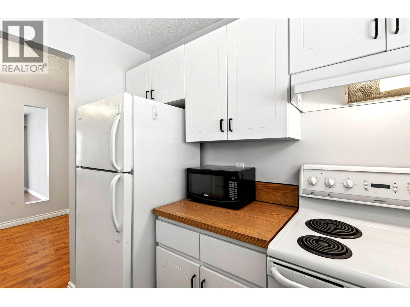 #59 800 Southill Street - 10