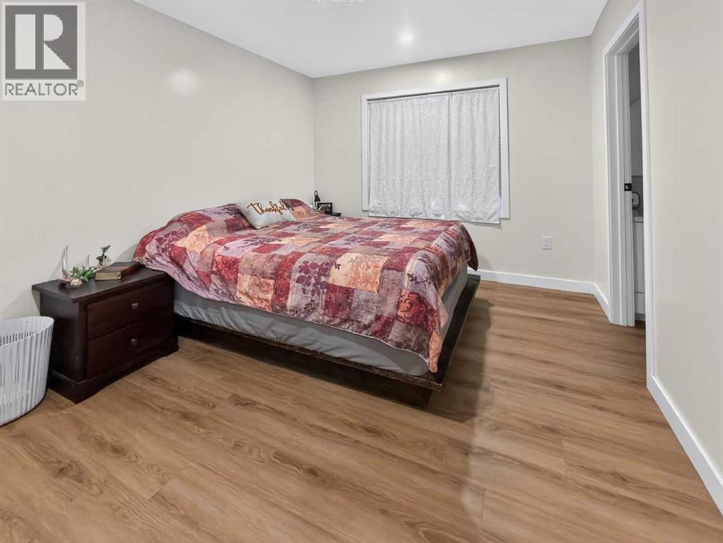10502 105 Ave - 12